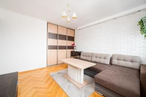 Solidarności City View Apartment by BookingHost