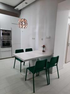 Grey City Comfort 2BR Apartment Near Keleti