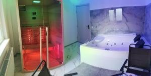 Premium Relaxation Apartment with Jacuzzi & Sauna!