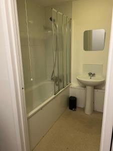 New homely studio free parking near Kingston