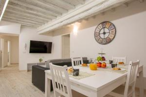 GuestHost - Casa di Alice - Elegance in the Centre