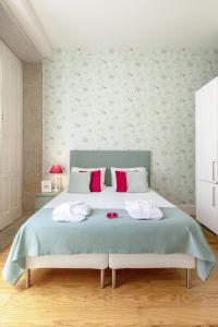 Charming Balcony Apartment in Historic Ribeira - Inside Porto Apartments "Mouzinho"