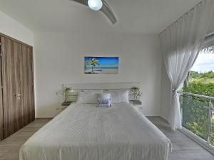 Melody 2BDR Condo with Pool View in Coral Bay #2