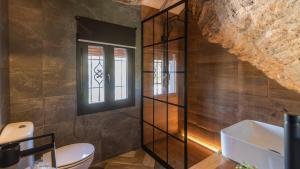 Bajo la Alcazaba Setenil de las Bodegas by Ruralidays