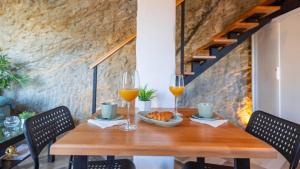 Bajo la Alcazaba Setenil de las Bodegas by Ruralidays