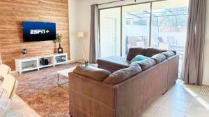 Lovely 5BR4BA w Private Heated Pool & BBQ Grill