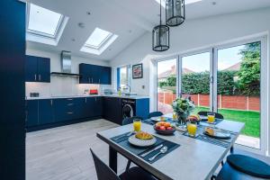 3 Bedroom Free Parking Hale Home