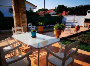 Chalet de Lujo con Piscina Privada cerca de Sevilla