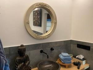 Guest Rooms by Art Bruges