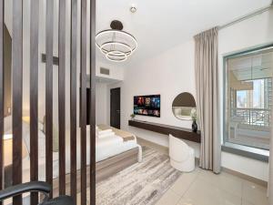 Royal Vista - Upscale 1BR with Workstation at 29 Boulevard Tower