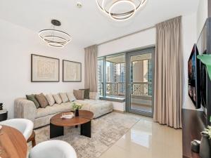 Royal Vista - Upscale 1BR with Workstation at 29 Boulevard Tower