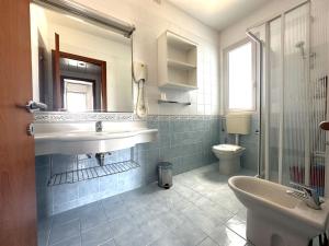 Flat with terrace in residence 50m from the sea