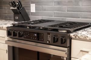 Cozy Grand Lake Hideaway Walk to Lake and Restaurants