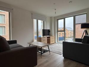 BrandNew 2Bedroom Apartment with Parking, Sleeps 5