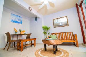 Bonsai Rentals - West Bay Private Rooms