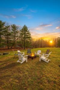 Hot Tub & Theater Haven-Lake and Ski Retreat