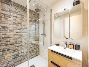 Appartement spacieux 2 chambres au pied des pistes - FR-1-807-86