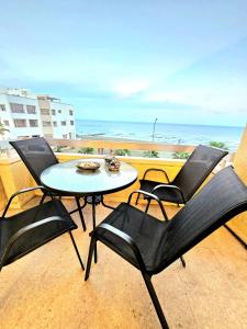 Breathtaking Beachfront Apartment in Makenzy