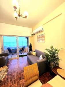 Breathtaking Beachfront Apartment in Makenzy