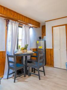 Bonsai rentals - West Bay Private Rooms