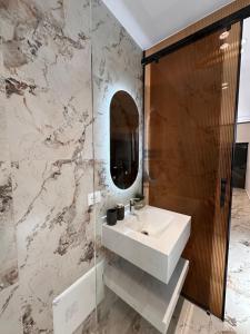 Matisse No27 - City Center Studio With Parking