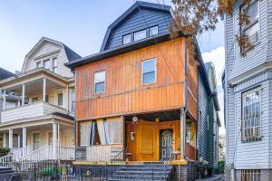 Upper Clinton Hill Studio! Walk to Eats and Shops