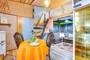 Upper Clinton Hill Studio! Walk to Eats and Shops