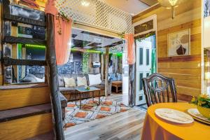 Upper Clinton Hill Studio! Walk to Eats and Shops