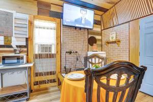 Upper Clinton Hill Studio! Walk to Eats and Shops