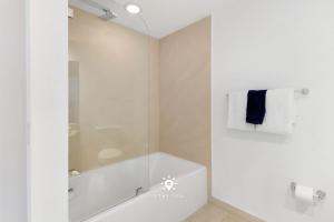 Beautiful 1BR Apartment with Ocean View Balcony