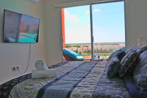 Luxury 3 bedroom 2 bath Lagoon view condo