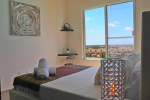 Luxury 3 bedroom 2 bath Lagoon view condo