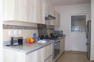 Luxury 3 bedroom 2 bath Lagoon view condo