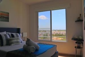 Luxury 3 bedroom 2 bath Lagoon view condo