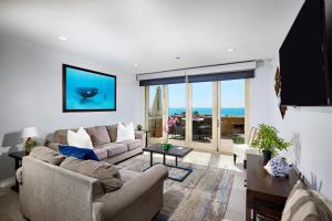700-104 Water Front Condo w AC