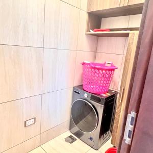 Lovely 2-bedroom Serviced Hotel Suites with Pool and Wi-Fi at Skynest