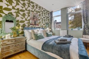 Elegant 2 Bed and 3 Bath Apt in the Heart of Covent Garden ZONE 1