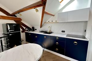 Bright Cocoon Top Floor - Chez Ela