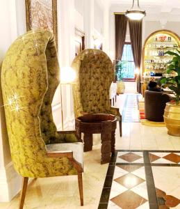 Taj Hotel Cape Town - luxury 5 star suites - very spacious with kitchenette, Lions Head views