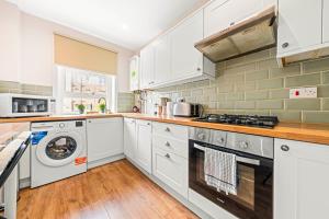 Three Bed Holiday Home in Glasgow