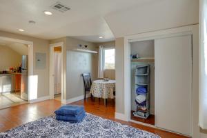 5 Mi to Jack London Square Apt with Shared Yard