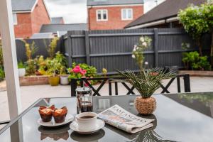 4 Bed, 3 Bath Townhouse in Colchester - Business, Contractor and Leisure - Singles or Superkings - Disc0unts