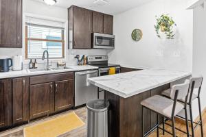 Family & Group Stay with Game Room Garage