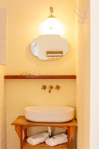 La Noire Petit hotel