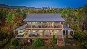 Peaceful Horizons with Views, 2 Hot Tubs, Seclusion, Games!
