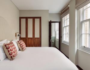 Native Kings Wardrobe, St Pauls