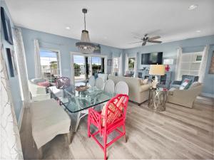 Beach Witch l Steps To The Beach l Community Pool l Beautiful beach views