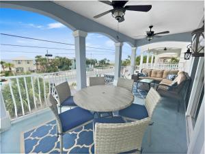 Beach Witch l Steps To The Beach l Community Pool l Beautiful beach views