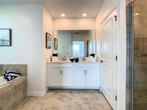 Fantastic 2BR Condo with Console & Waterpark