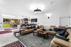 Heritage Look, Luxury Feel - London Family House